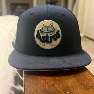 Houston Astros 7-1/4 fitted hat; Peach UV flat bill. Like brand new